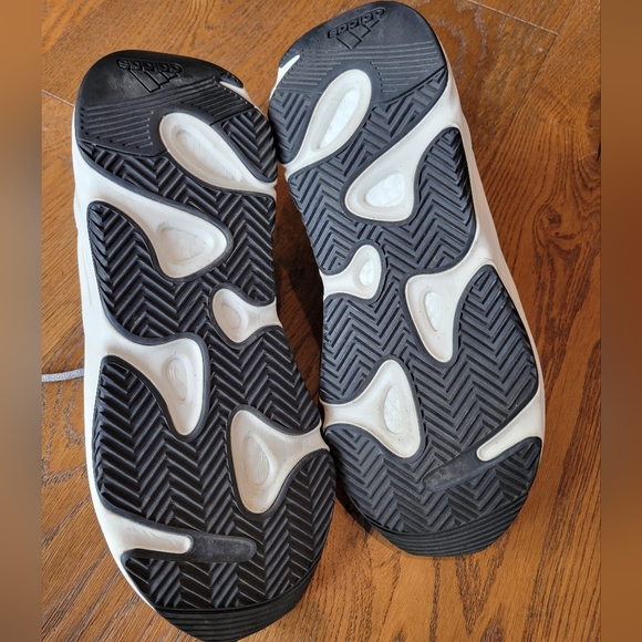 Yeezy Boost 700 "static" - Picture 3 of 6